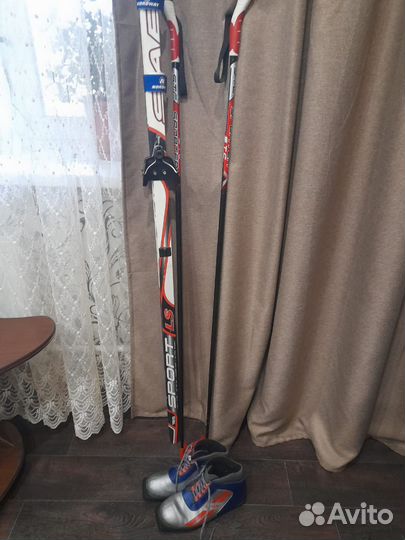 Лыжи,лыжные палки,ботинки