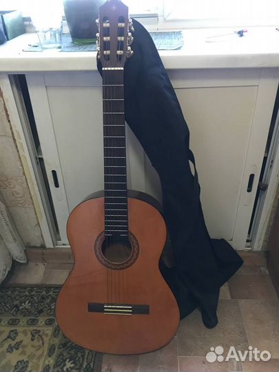Продам гитару Yamaha c40