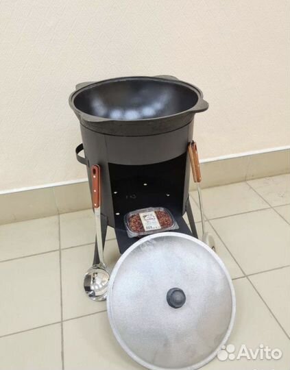 Казaн чугунный с пeчкой 10 литров