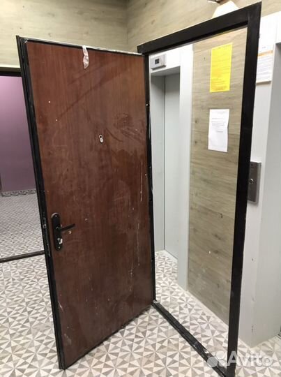 Дверь входная металлическая бу