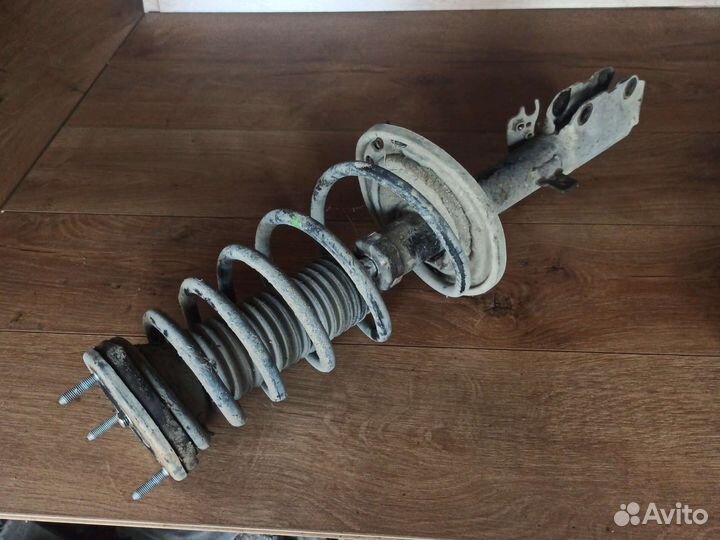 Амортизатор задний Правый Toyota Camry V40