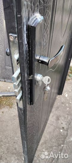 Дверь входная металлическая