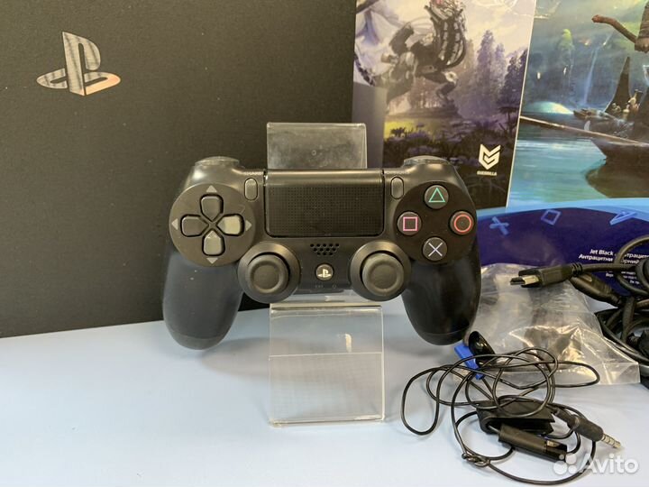 Sony PlayStation 4 Pro 1TB / 9 игр / 1 геймпад
