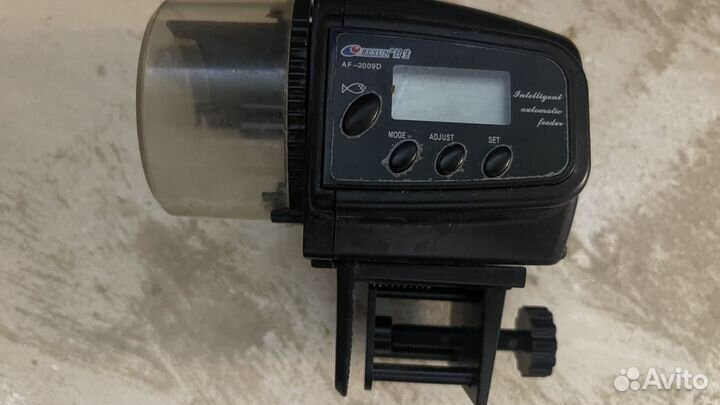 Автоматическая кормушка для рыб