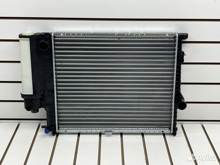Радиатор охлаждения двигателя BMW 5 E39