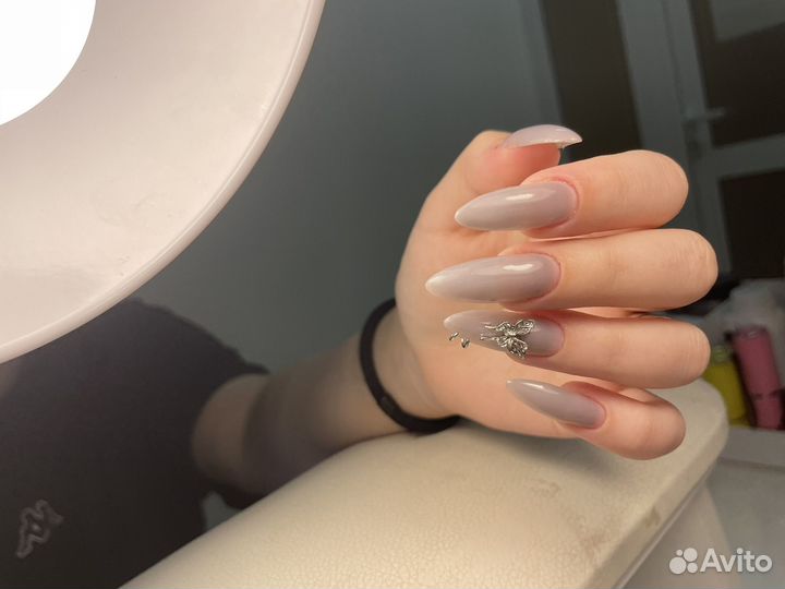 Модель на маникюр