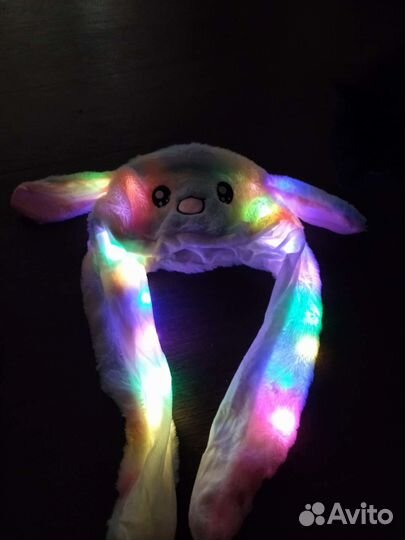 Шапка с двигающимися ушами