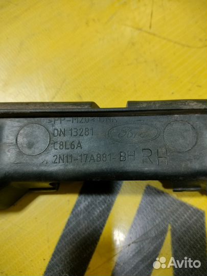 Направляющая заднего бампера правая Ford Fusion