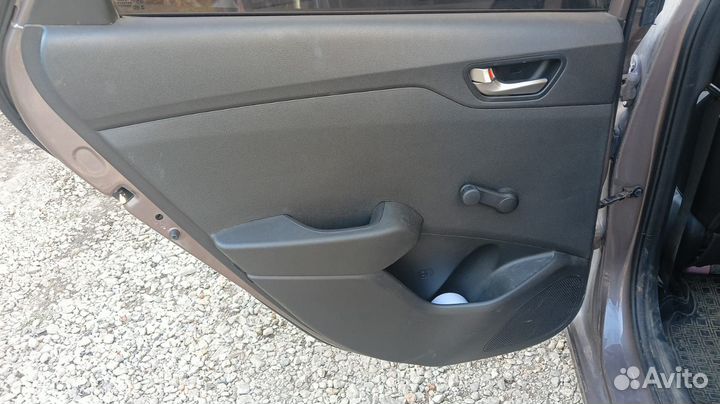 Дверные карты (обшивки) Hyundai Solaris 2