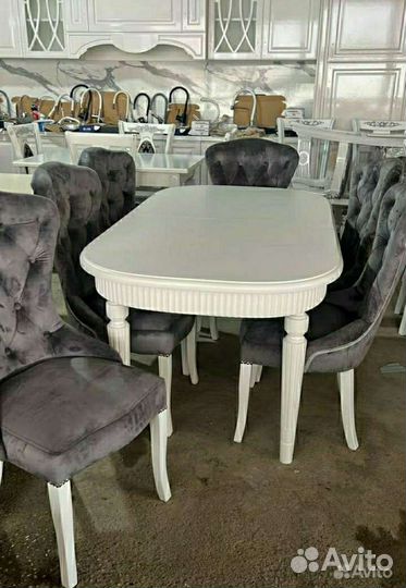 Стол и стулья