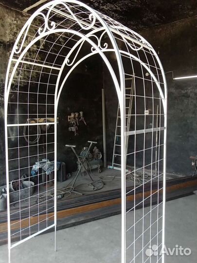 Арка садовая кованая