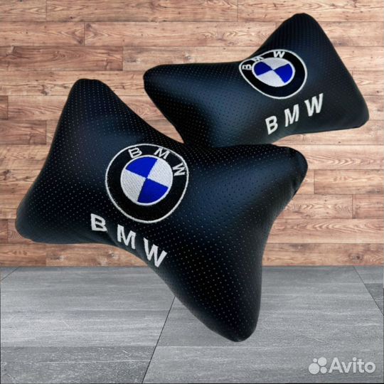 Подушки BMW черные с логотипом