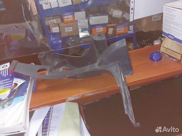 Кронштейн заднего бампера левый 7452ZC Пежо 3008