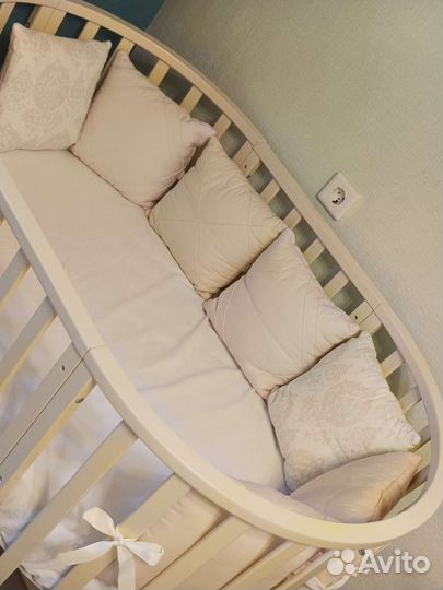 Детская кроватка с маятником круглая