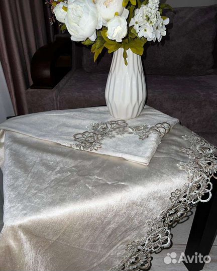 Бархатный скатерть