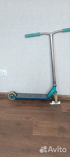 Трюковой самокат кастом в парк