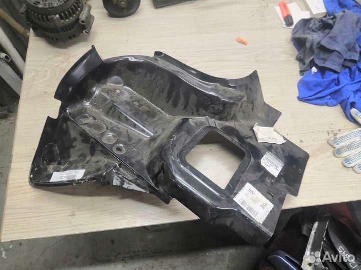 Суппорт фонаря левый Renault Logan 2