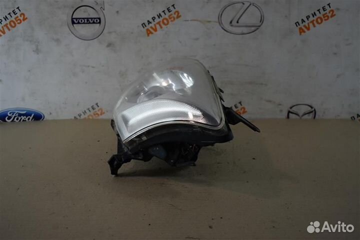 Фара передняя левая Toyota Avensis универсал