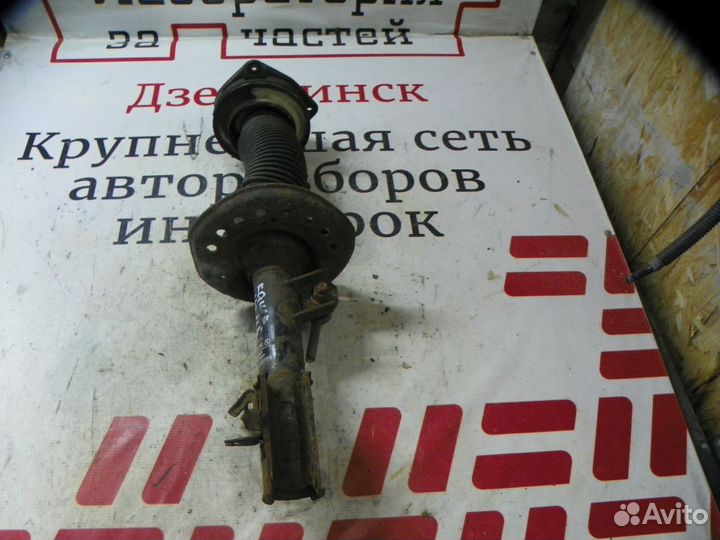 Амортизатор передний левый Nissan Qashqai