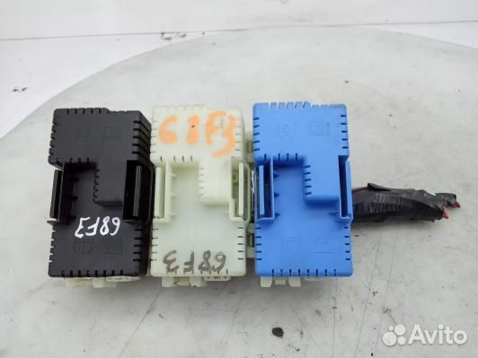 Блок предохранителей volvo XC60 (68F03M101)