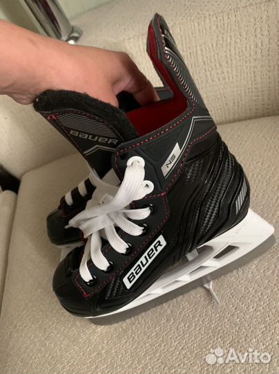 Хоккейные коньки бауэр
