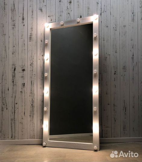 Зеркало с подсветкой в полный рост