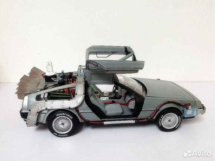 DeLorean DMC-12 