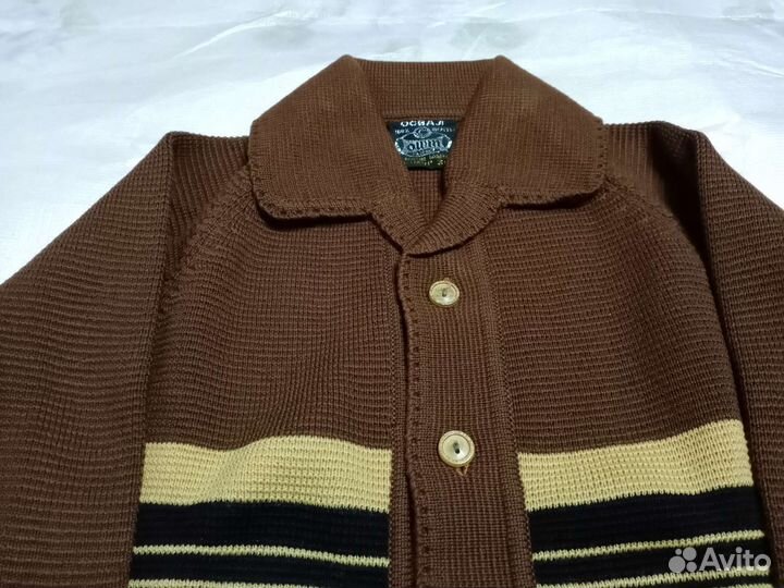 Свитер на пугвицах, фирменный. Итальянский