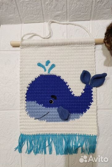 Панно Кит на стену вязаное в детскую комнату