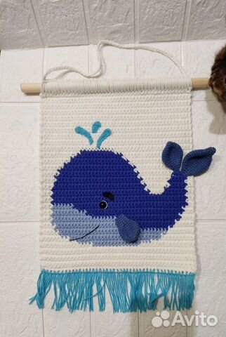 Панно Кит на стену вязаное в детскую комнату