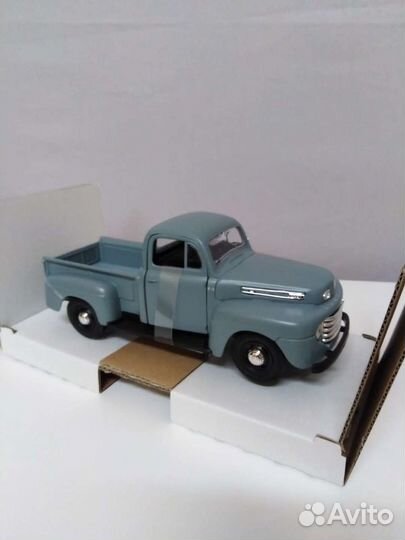 Модель машинки Maisto 1:24 Ford F-1 Pickup