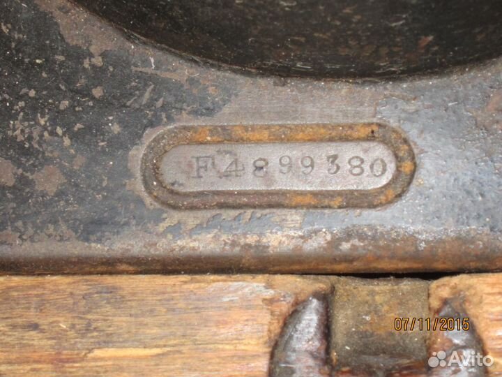 Ножная швейная машинка 