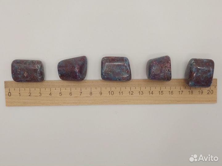 Корунд (рубин) в кианите