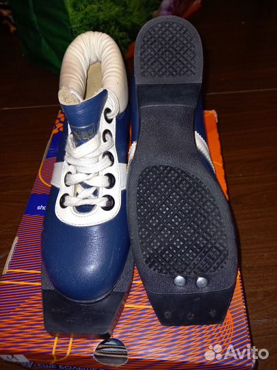 Лыжные ботинки 35 и 31 (195) размеры