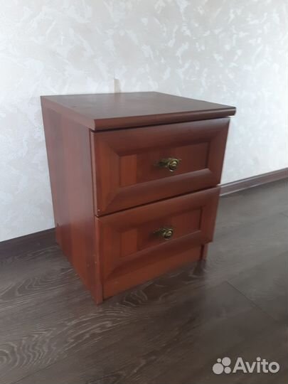 Тумба прикроватная