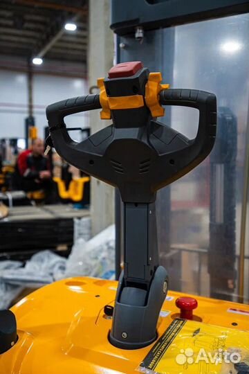 Самоходный электрический штабелер 1,5 т 4,5 м