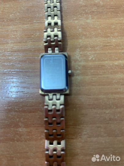 Швейцарские часы женские позолоченные