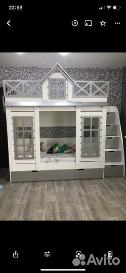 Кровать двухьярусная