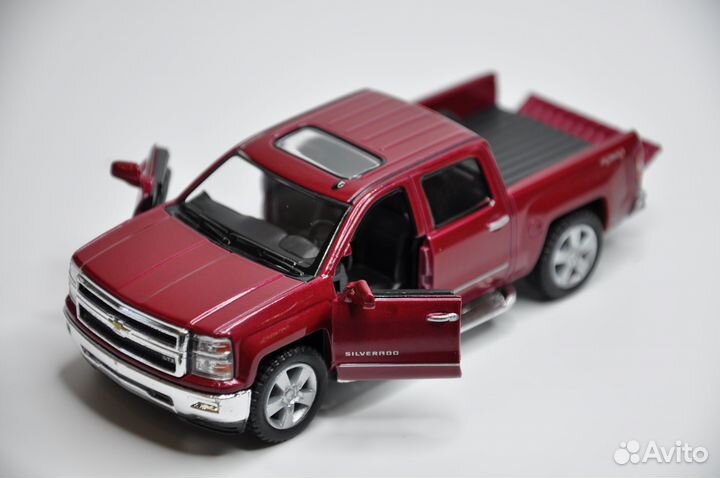 Модель автомобиля Chevrolet Silverado металл