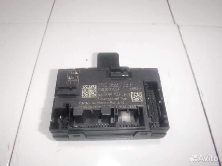 Блок комфорта двери передней правой Skoda Yeti