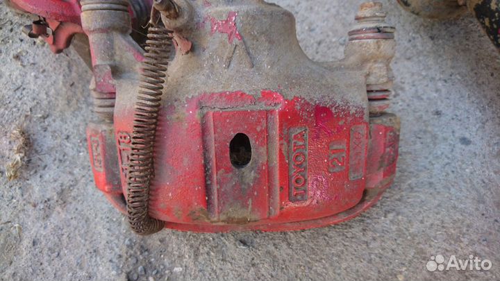 Суппорт передний corolla ceres sprinter 1993 Ae100