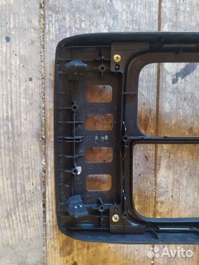 Lexus GS300 Консоль салона (кулисная часть)