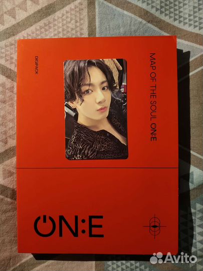 Карточка Чонгука и DVD-диски BTS mots ON:E