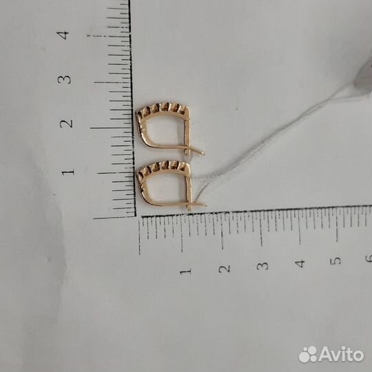 Серьги с синтетическим камнем Золото