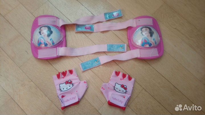 Наколенники и перчатки на 2-5 лет новые