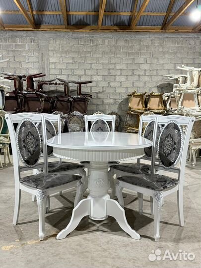 Столы и стулья