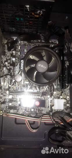 Материнская плата с процессором и памятью