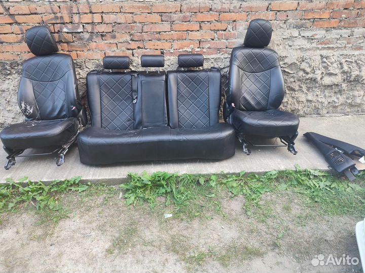 Сиденья комплект для Toyota Prius 30