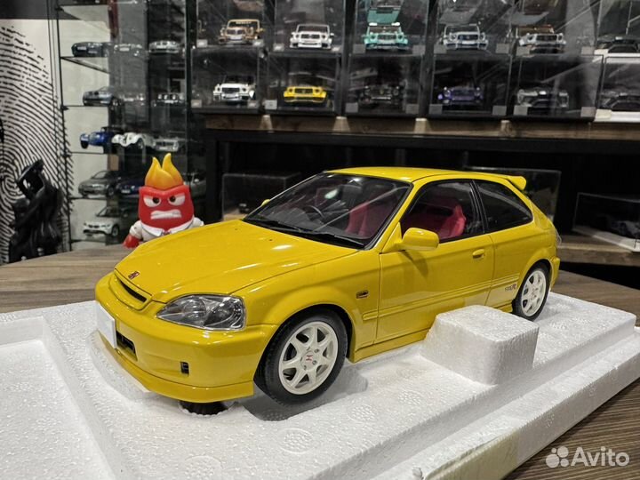 Motorhelix Honda Civic Type R (Ek9) желтый 1:18
