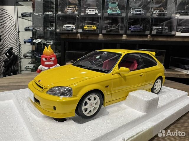 Motorhelix Honda Civic Type R (Ek9) желтый 1:18